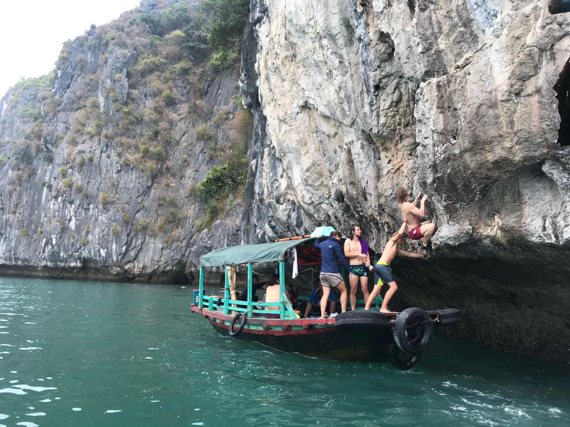 Cat Ba Victory Hostel Dong Khe Sau Luaran gambar