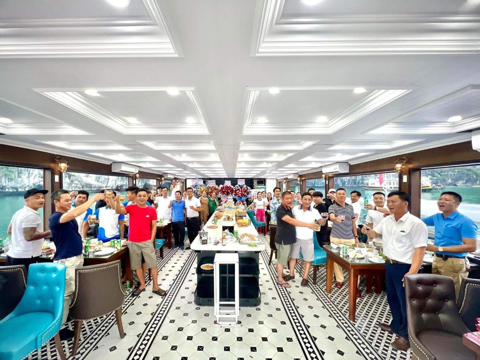 Cat Ba Victory Hostel Dong Khe Sau Luaran gambar