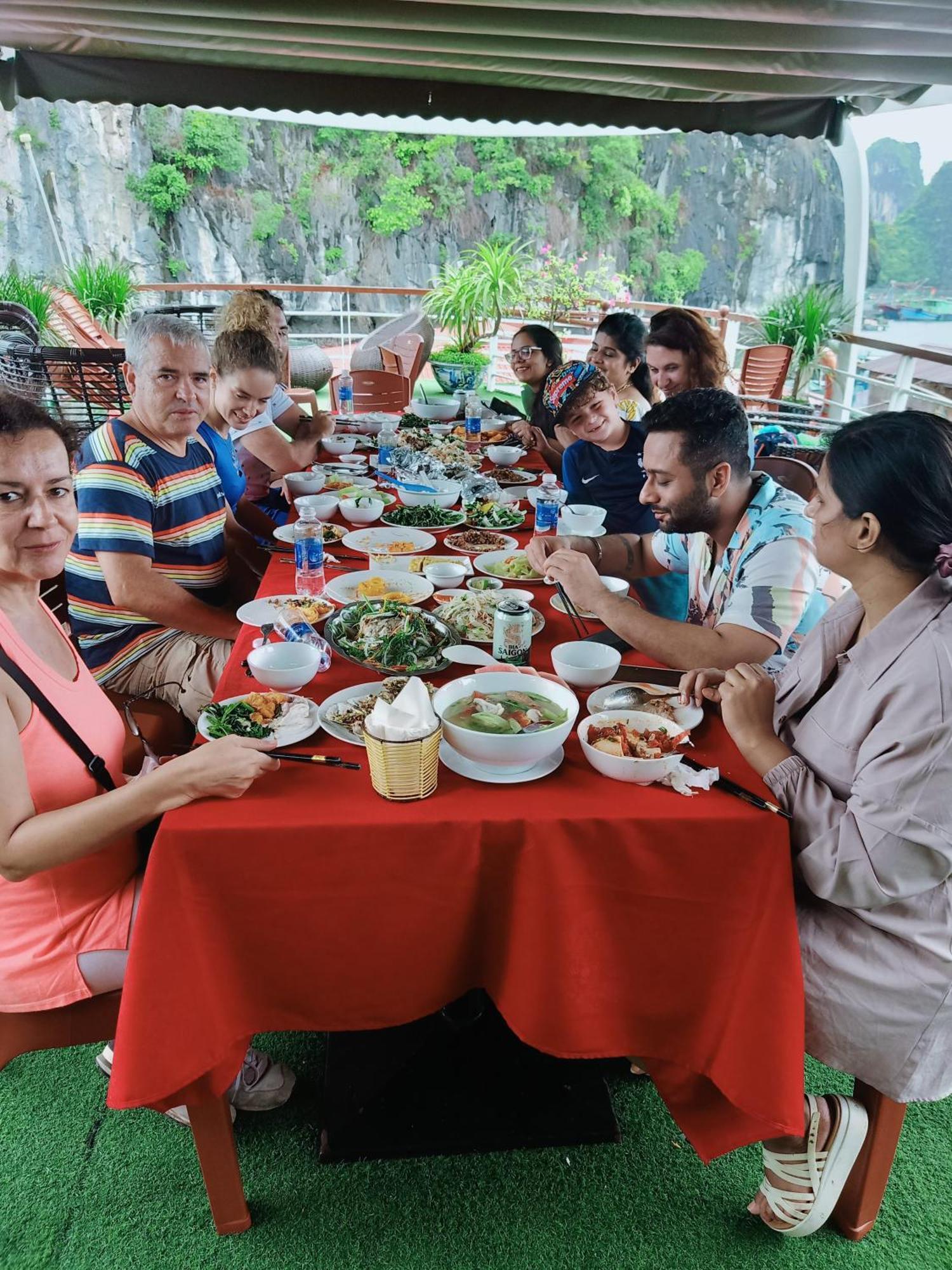 Cat Ba Victory Hostel Dong Khe Sau Luaran gambar